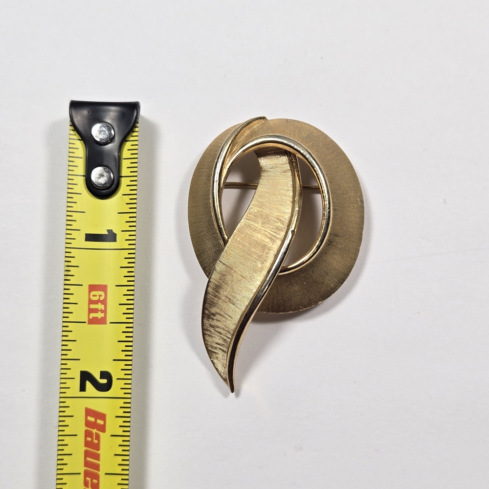 CROWN TRIFARI Vintage Gold-Tone Leaf Loop Brooch - Picture 7 of 7